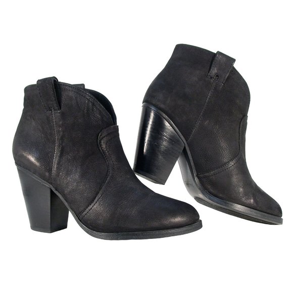 Vince Camuto Hillsy 59 Suede Heeled 